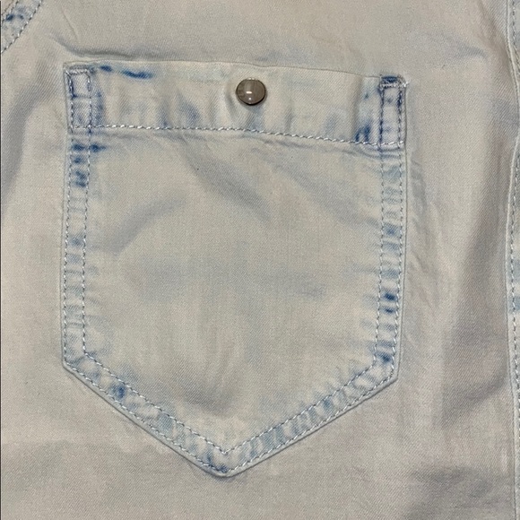 New BLANKNYC girls light wash chambray. - Picture 3 of 12